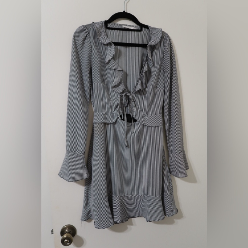 Skylar + Madison long sleeve dress size small